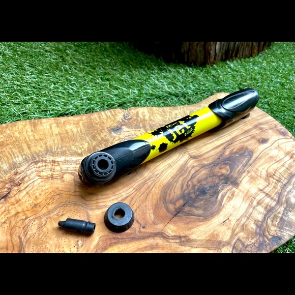 Handheld Bicycle Tire Pump - Picture 3 of 4
